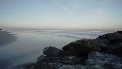 Waves-rolling-at-blue-hour-on-a-beach-in-Atlantic-city,-New-Jersey