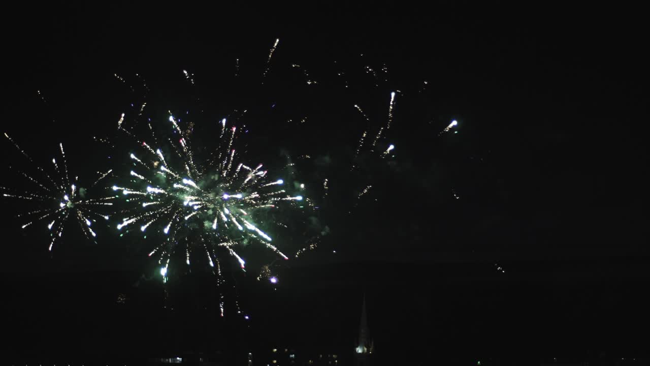 Festa con fuochi d'artificio nella città di Londra