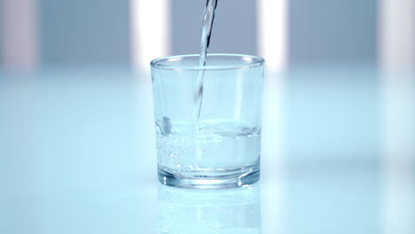 Agua-Limpia-En-Vaso