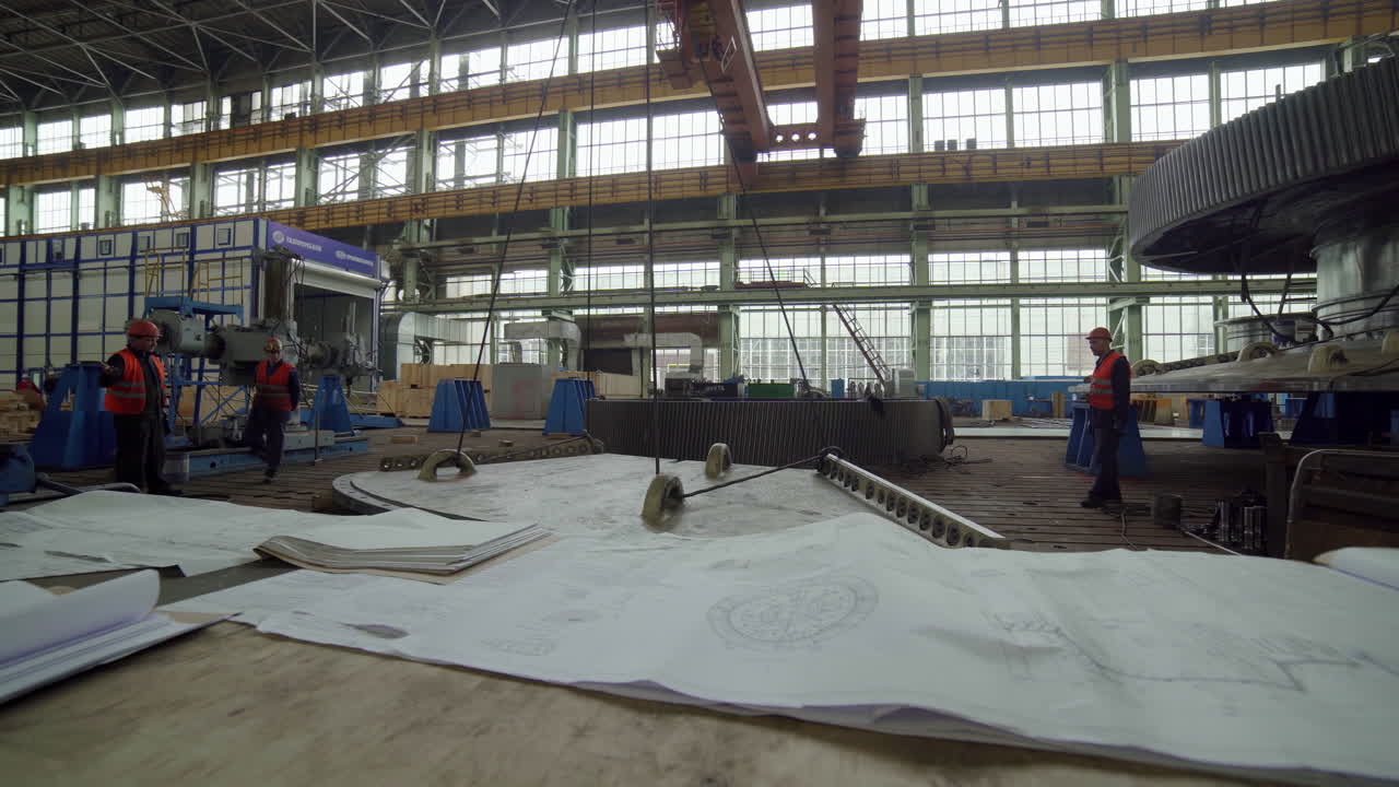 instalación industrial con conjunto de engranajes grandes