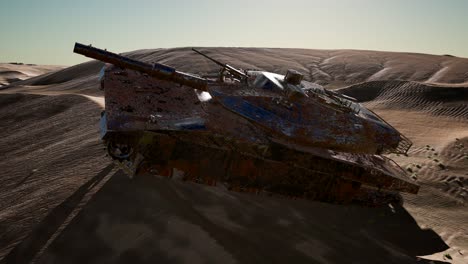 viejo tanque oxidado en el desierto