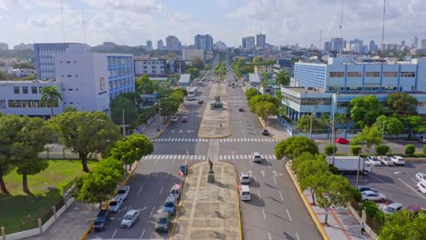 encima de la avenida jiménez moya en la ciudad de santo domingo en un día soleado