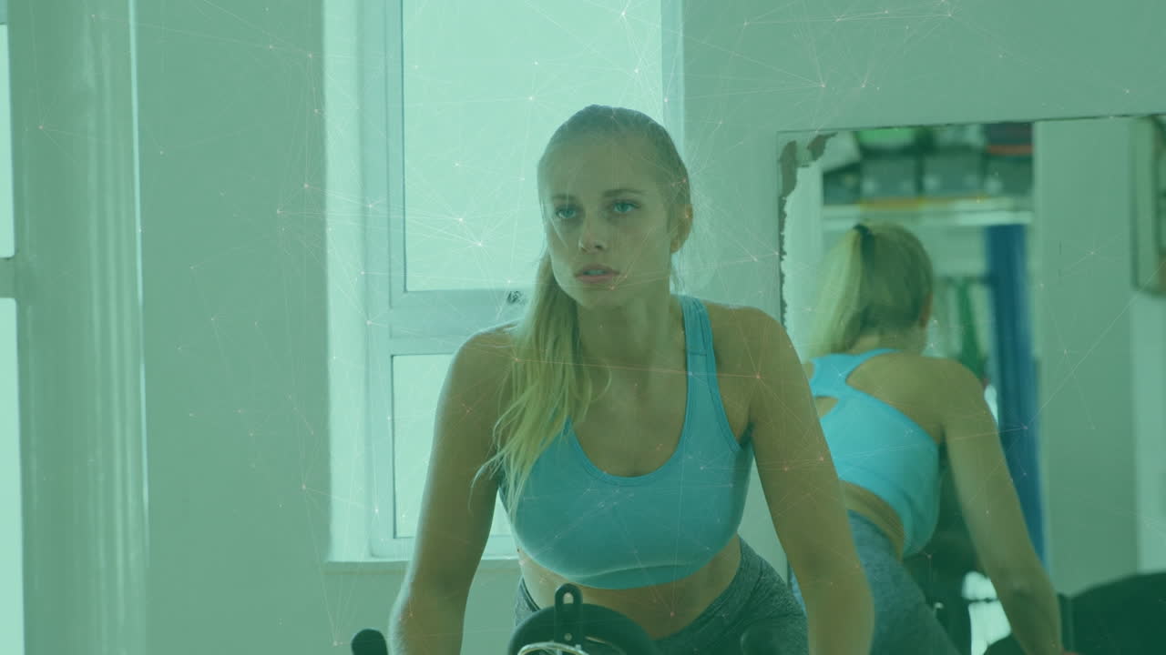 체육관에서 운동하는 백인 젊은 여성 위의 선으로 연결되는 점의 애니메이션