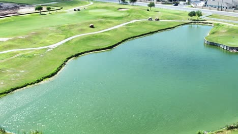 Sonniger-Tag-Edinburg-Tx-Golfplatz,-Leute,-Die-Golf-Spielen,-Rio-Grande-Valley