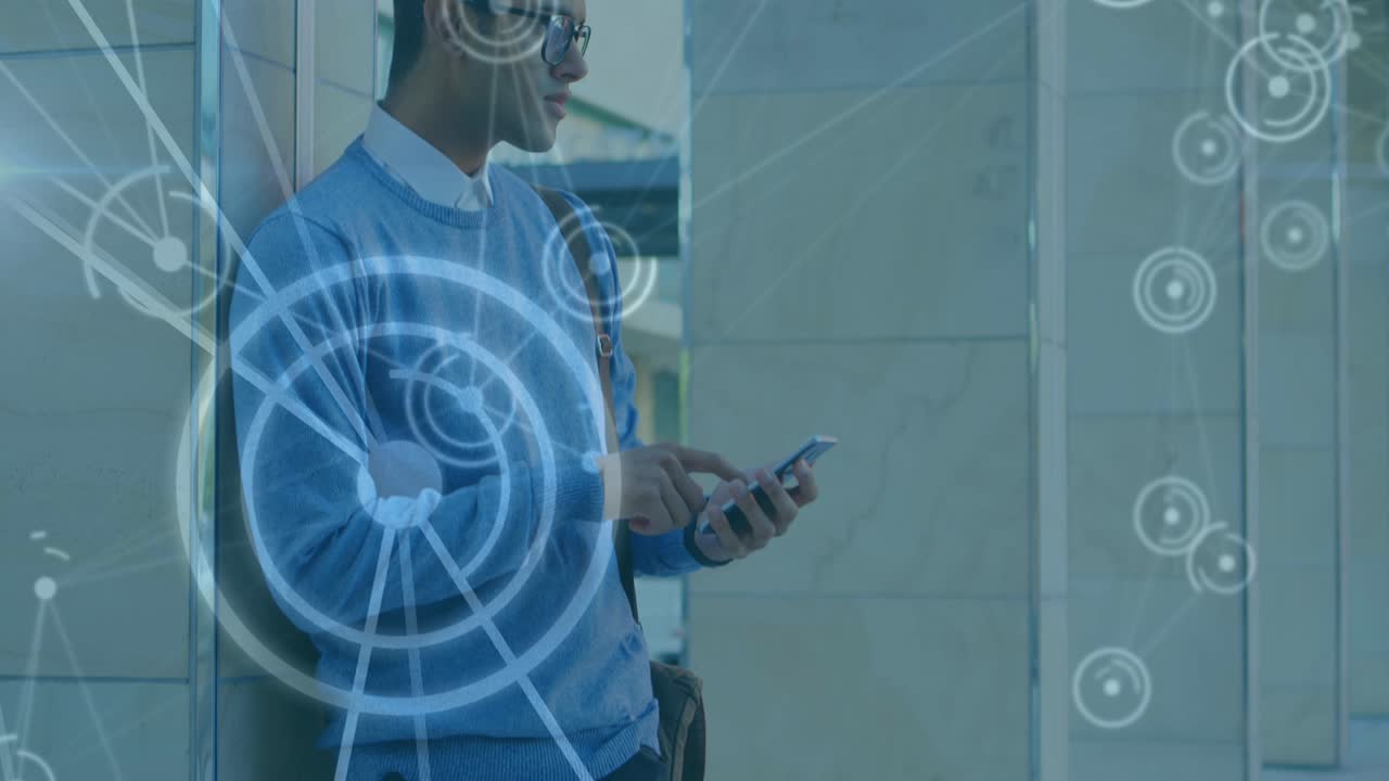 animación del procesamiento de datos, escaneo de alcance sobre el hombre utilizando un teléfono inteligente