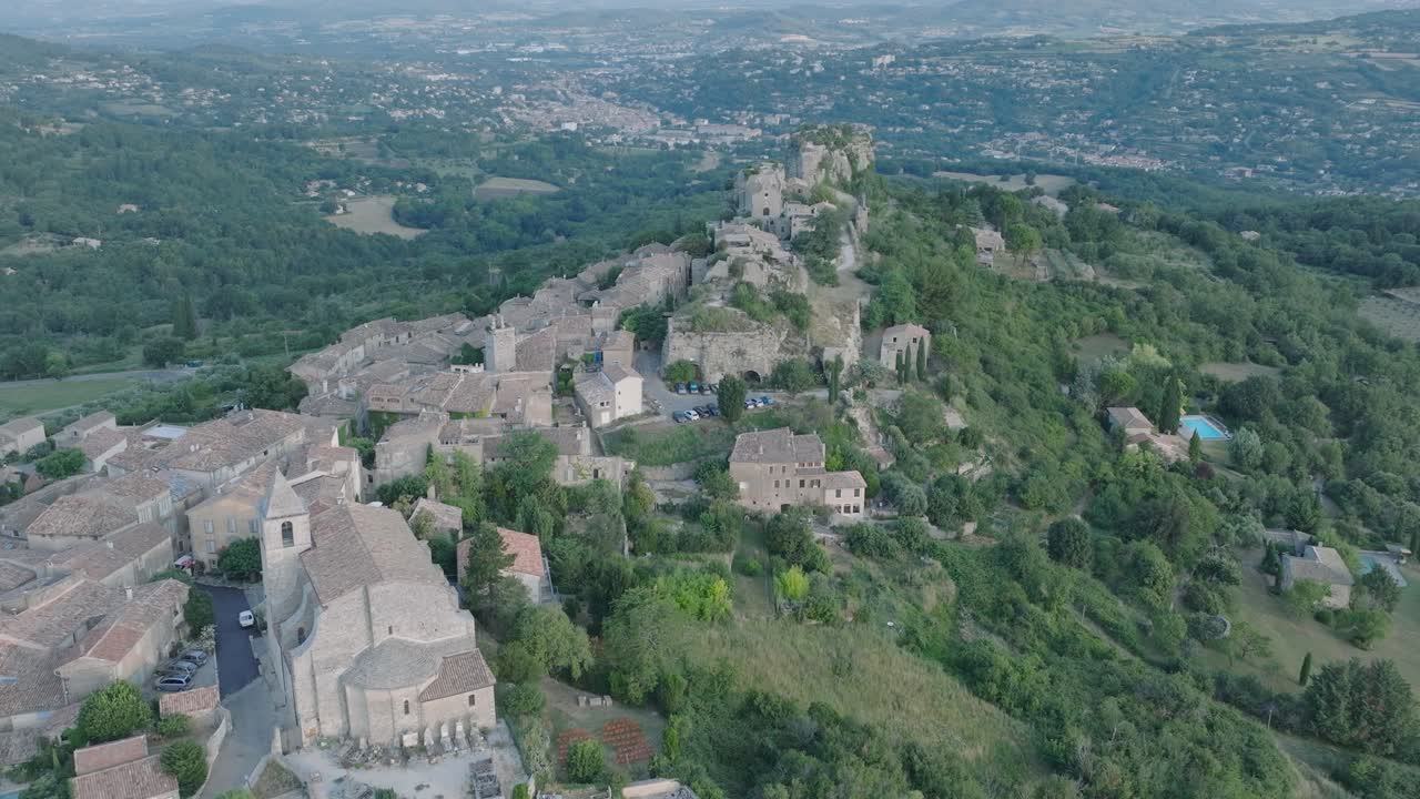 공중 드론 루베론 프로방스 세이논 프랑스 해가 뜨는 중세 도시