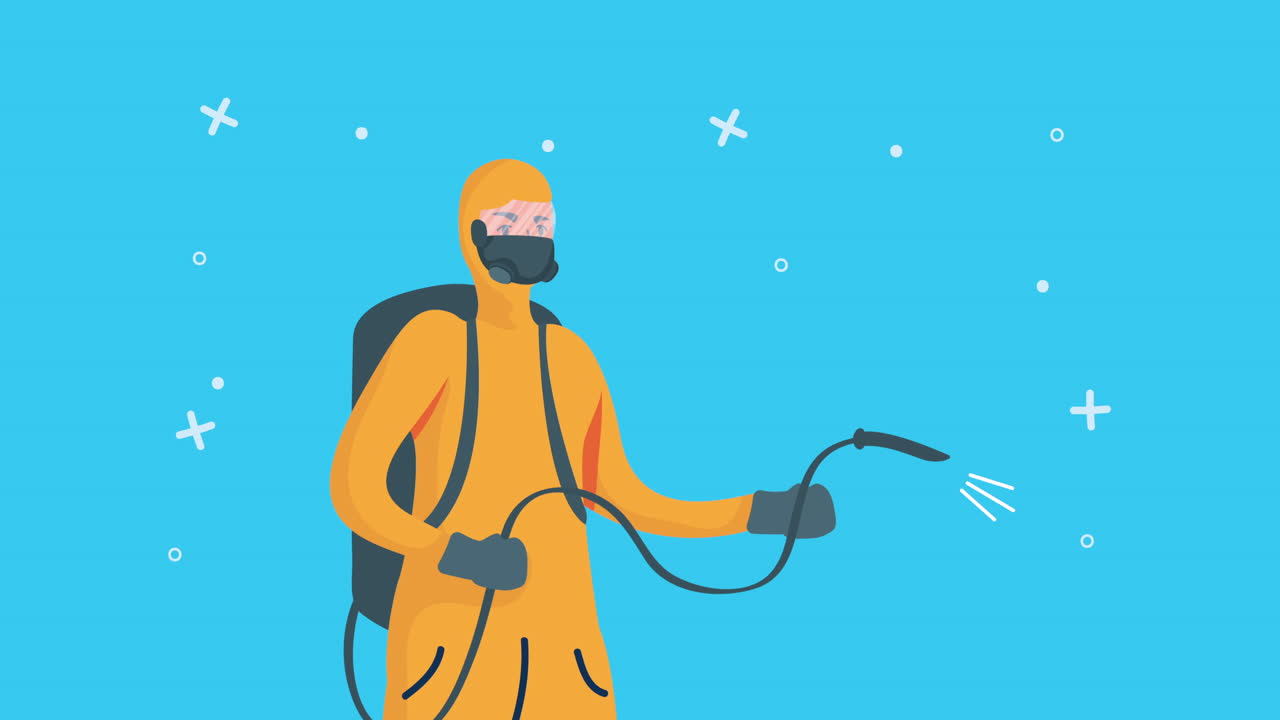 en traje de protección personal rociando desinfectante