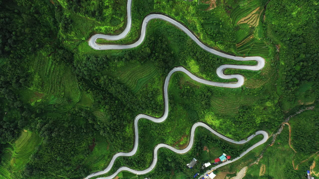 encuéntrame en la base de la montaña.