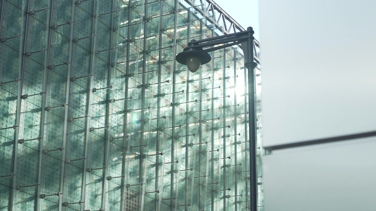 Revelação lenta de arquitetura moderna de vidro em Canary Wharf, Londres, Inglaterra