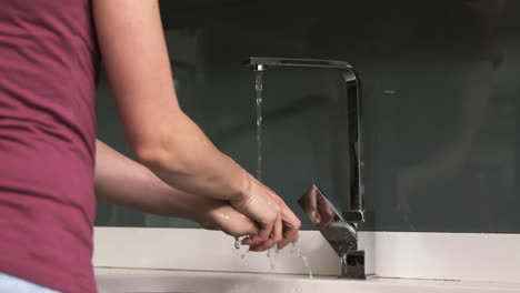 Woman-washing-hands-