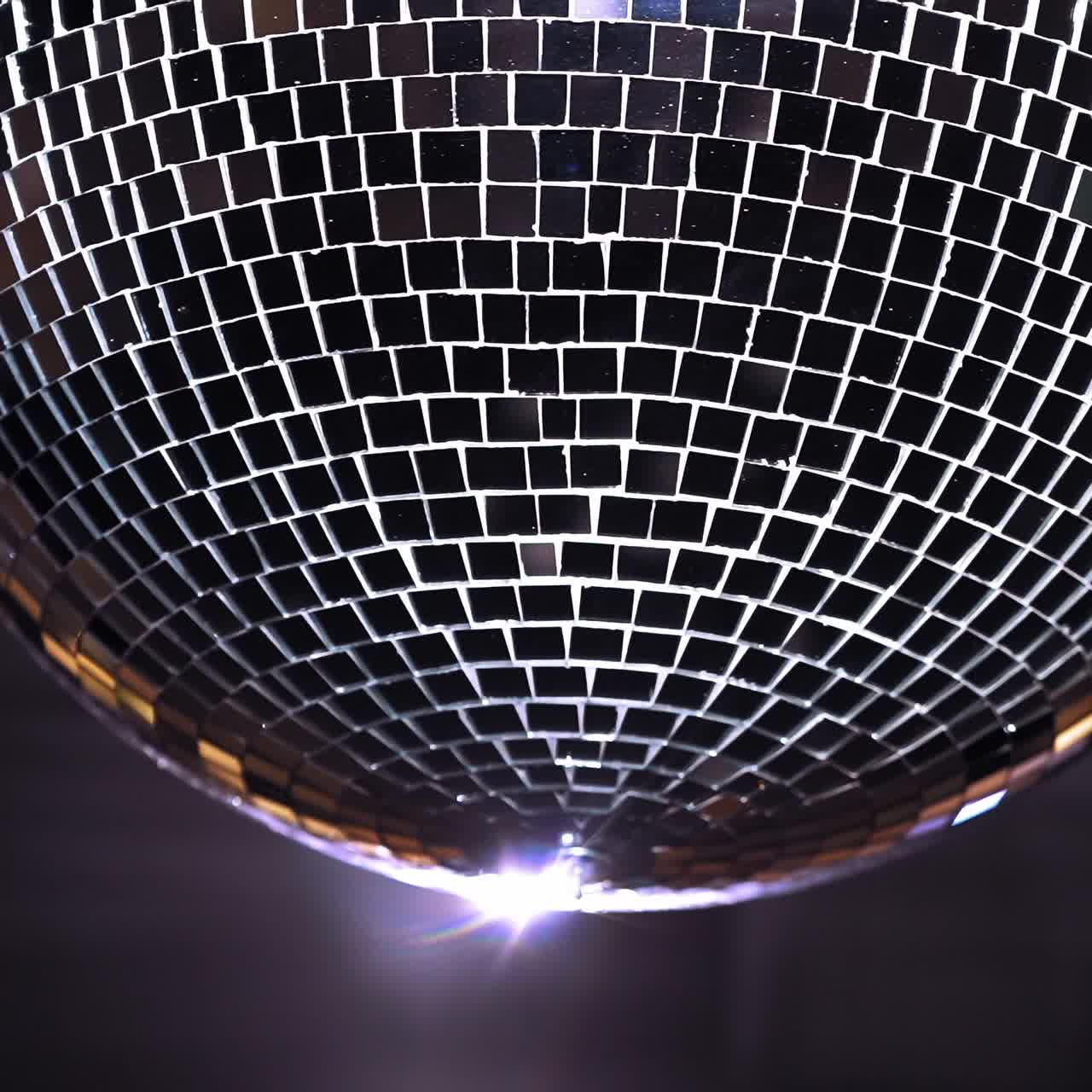 Disco ball with bright rays
