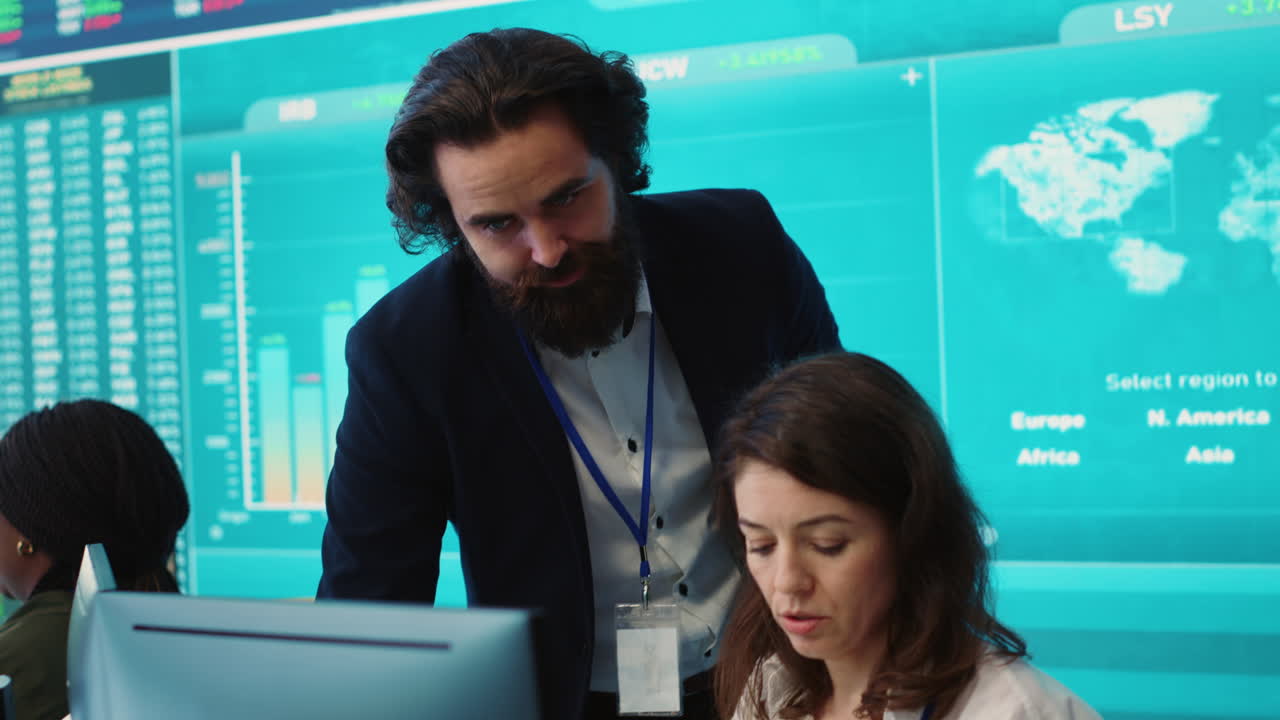 director ejecutivo que supervisa la actividad contable para evaluar las operaciones