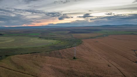 campos agrícolas de sobrevuelo aéreo en el campo de rumania