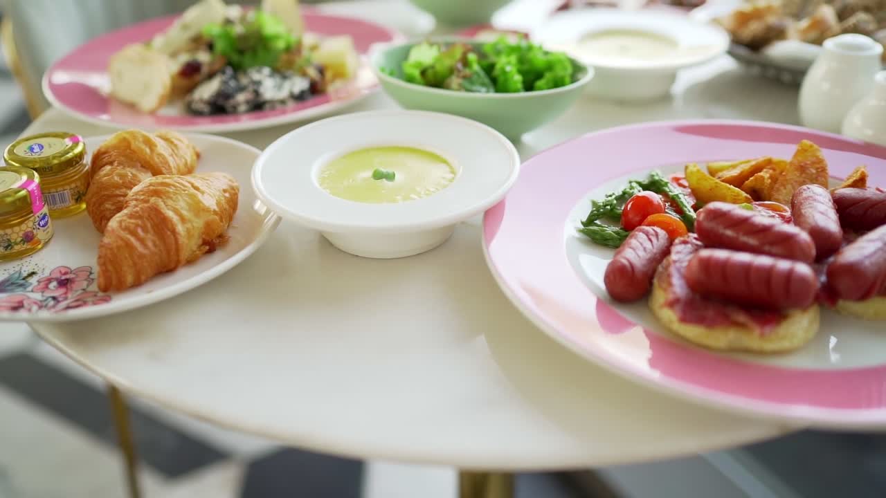 delicious food in fancy restaurant, close up shot