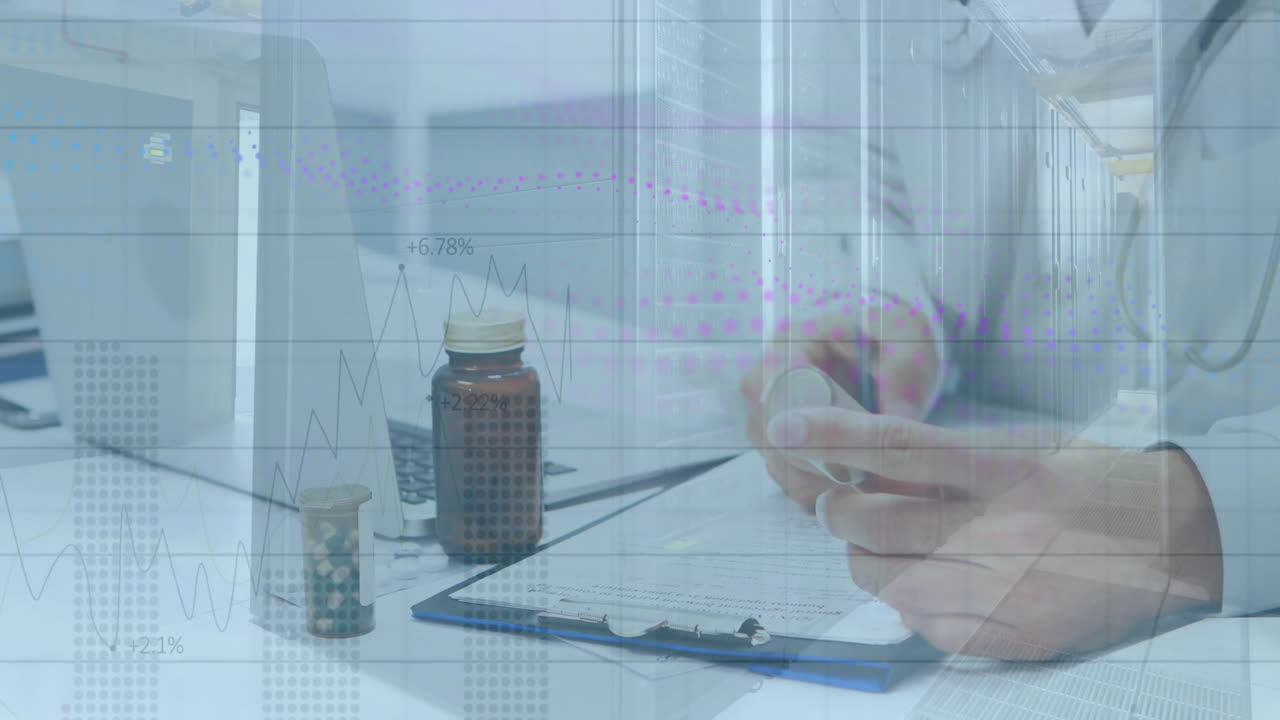 animación de diagramas y sala de servidores sobre la doctora caucásica escribiendo en el clipboard