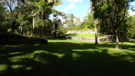 el campo de pelota en el sitio maya de kohunlich - quintana roo, méxico