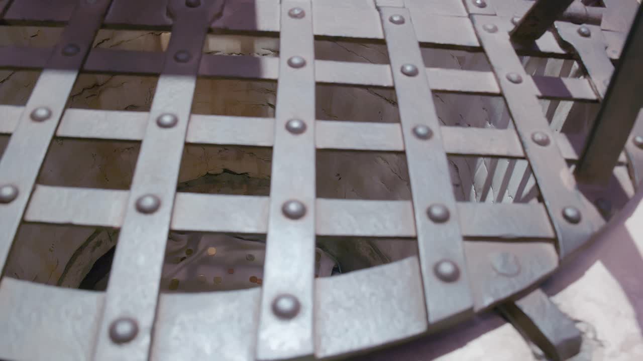 венецианская решетка на голове колодца в fondaco dei tedeschi