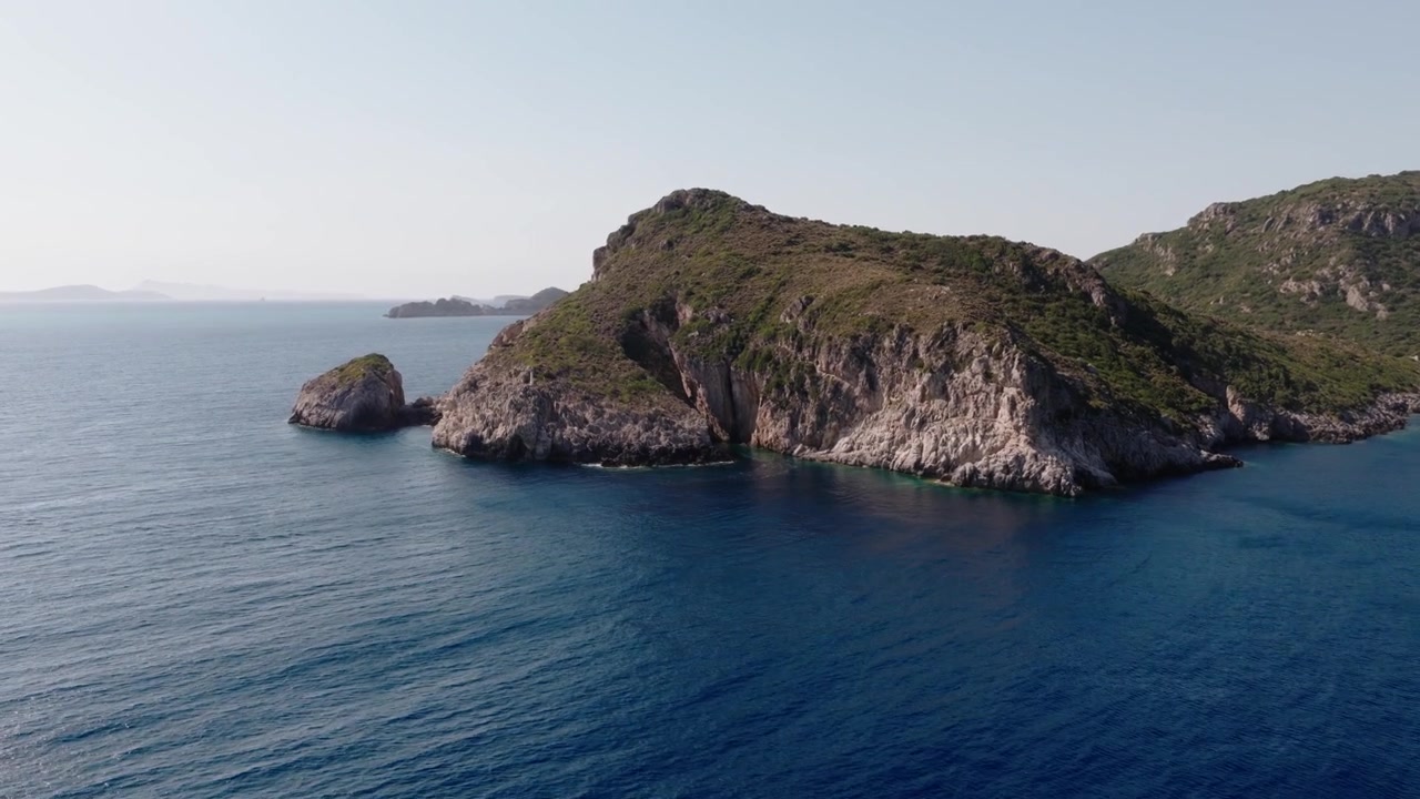 Vista aerea delle spettacolari scogliere costiere di Porto Timoni, Corfù.