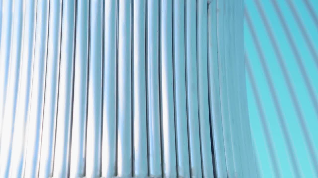 скульптура из металла и дерева, детали из металлического прута