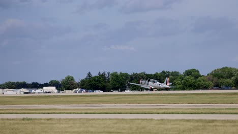 Beechcraft-T-6-Texan-II-landing