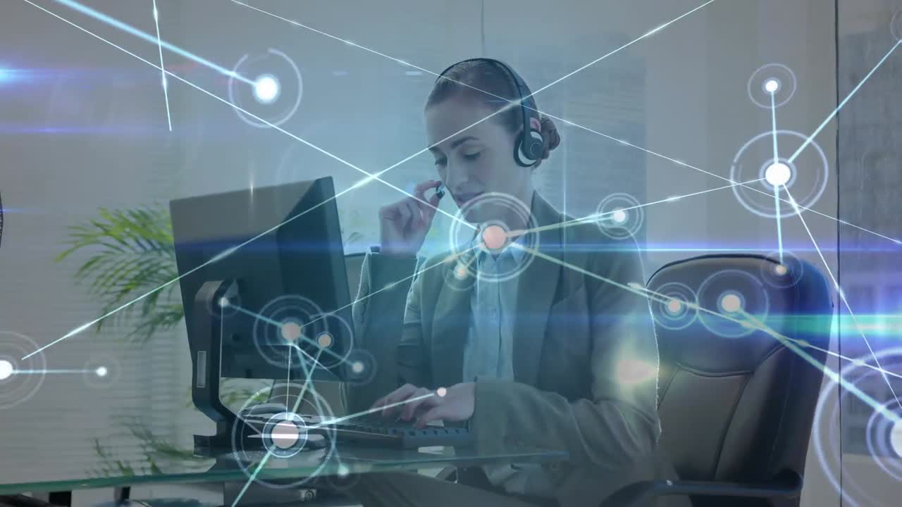 Animazione di reti di connessioni su donna d'affari caucasica che usa il computer