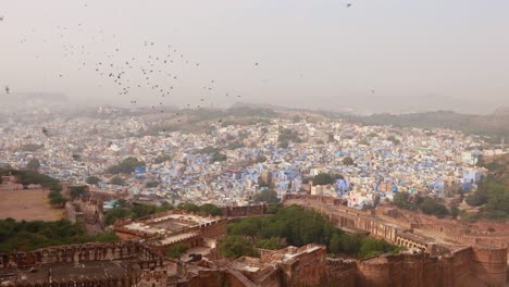 Jodhpur-(auch-Blaue-Stadt)-Ist-Die-Zweitgrößte-Stadt-Im-Indischen-Bundesstaat-Rajasthan-Und-Offiziell-Die-Zweitgrößte-Metropole-Des-Bundesstaates.