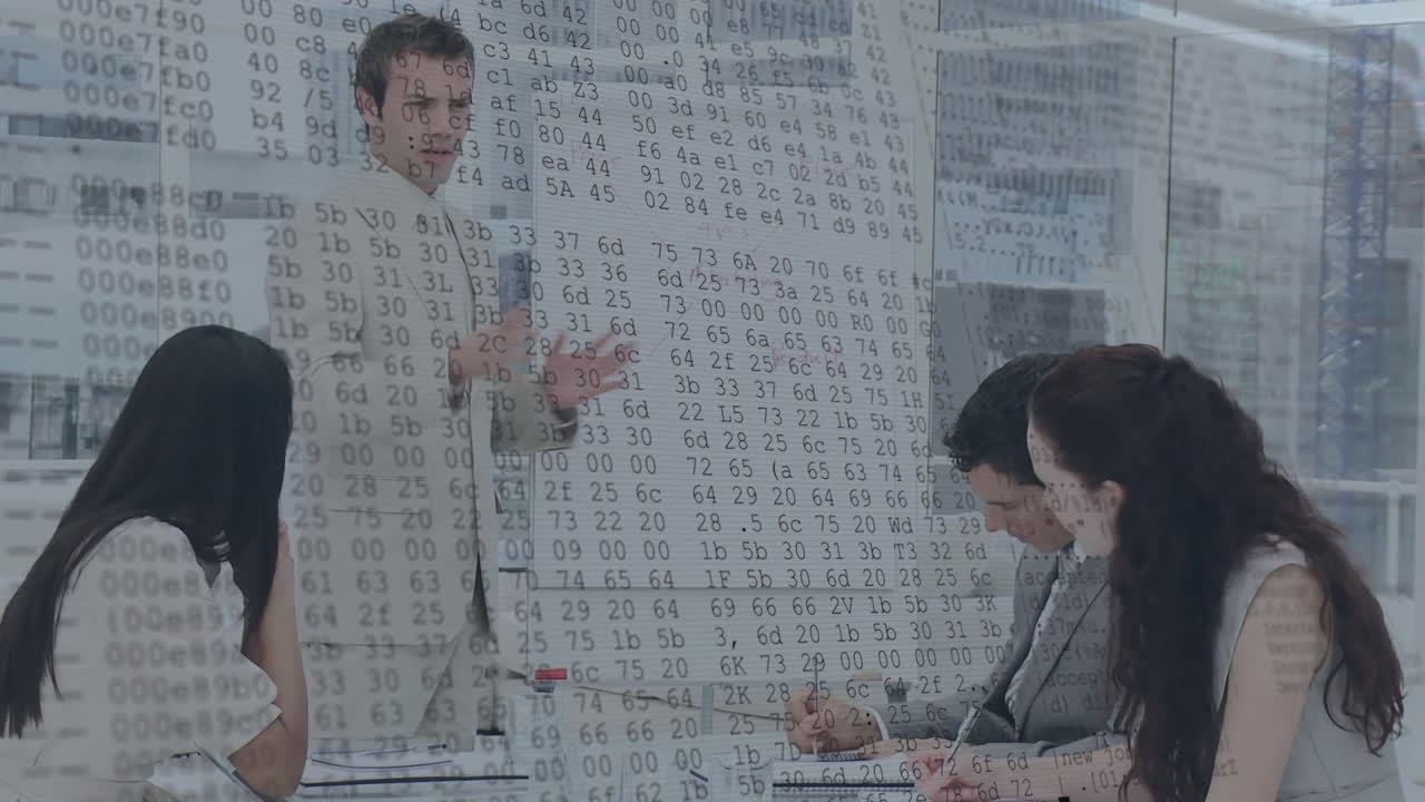 사무실에서 다양한 사업가들에 대한 금융 데이터 처리의 활성화