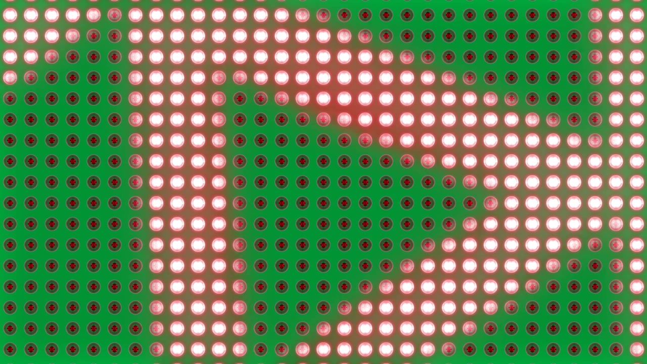 Matrice LED che si anima con una scansione a banda diagonale, un hotspot pulsante e la formazione di un triangolo su sfondo trasparente.