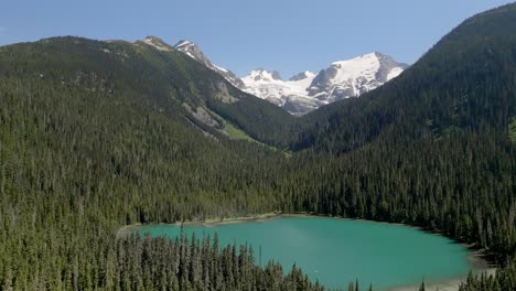 Impresionante-Paisaje-Natural-Del-Paso-Elevado-De-Drones-De-Canadá-En