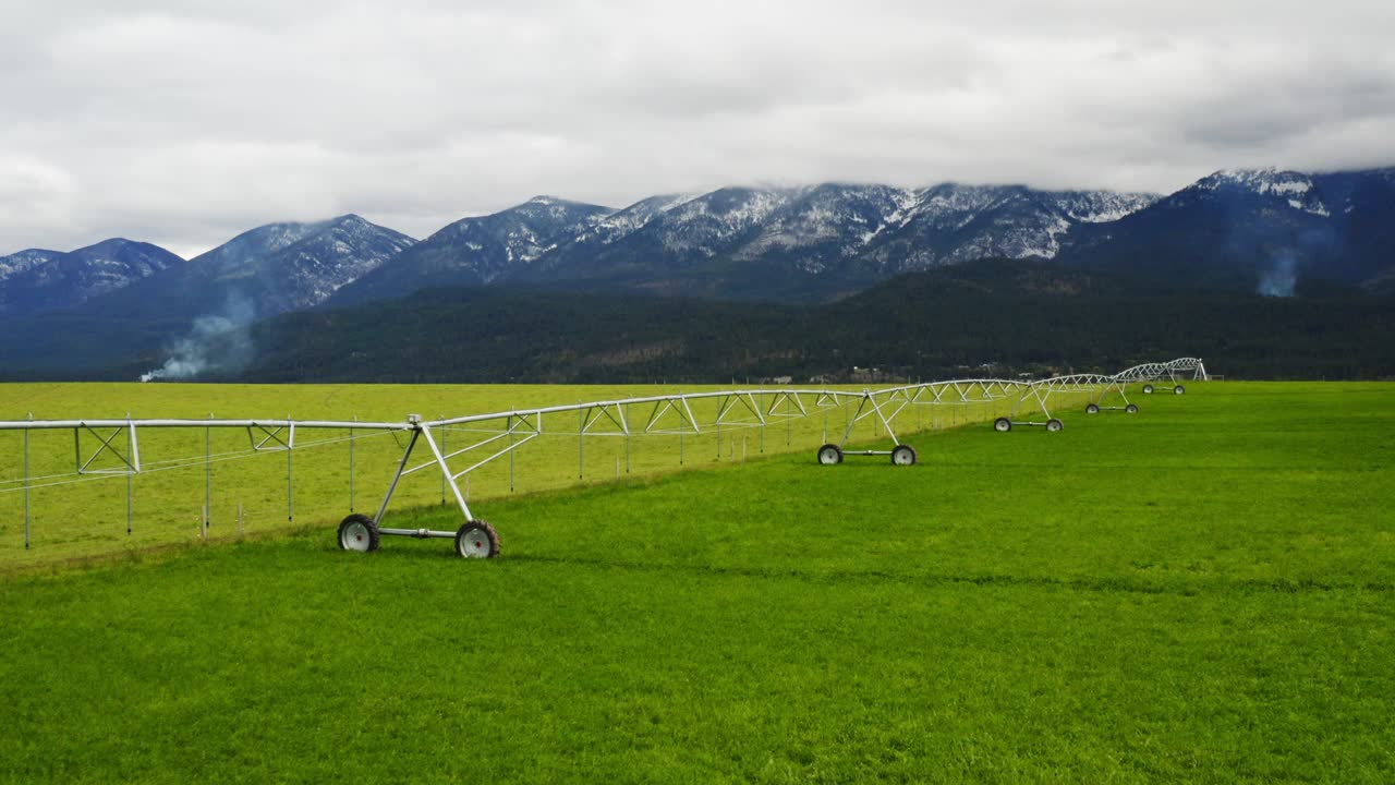 몬타나 시골의 관개 시스템