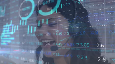 animación del procesamiento de datos sobre una mujer de negocios caucásica