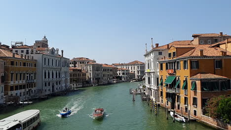 --Venice_gran_canal_traffic_slo_mo_v2-Velocidad-De-Cuadro:-30