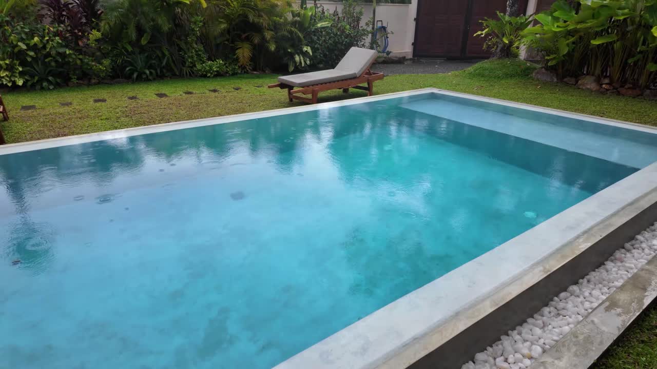 Privat poolvilla resort Airbnb hotel lodge indkvartering, klart rent vand
