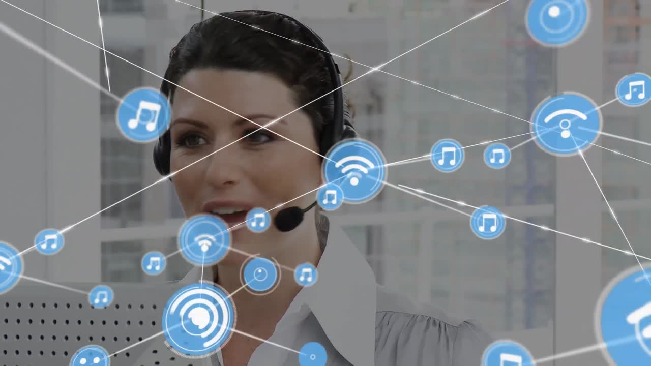 animación de una red de conexiones e iconos sobre una mujer de negocios con auriculares