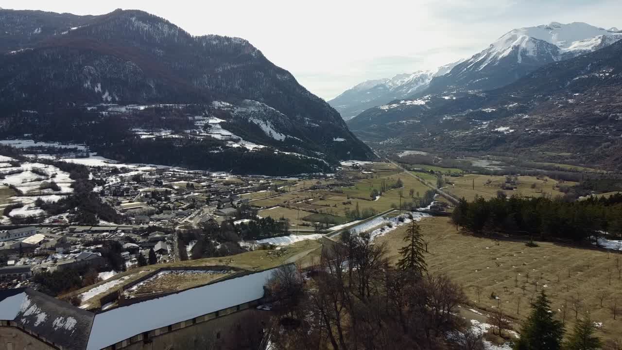 fortaleza de mont dauphin rodeada de alpes franceses