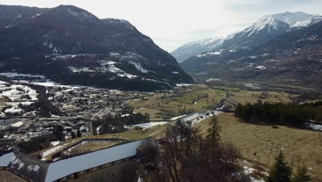 fortaleza de mont dauphin rodeada de alpes franceses