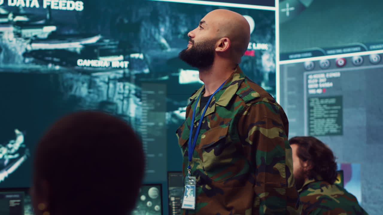 comandante que gestiona las medidas de ciberseguridad para proteger los datos federales