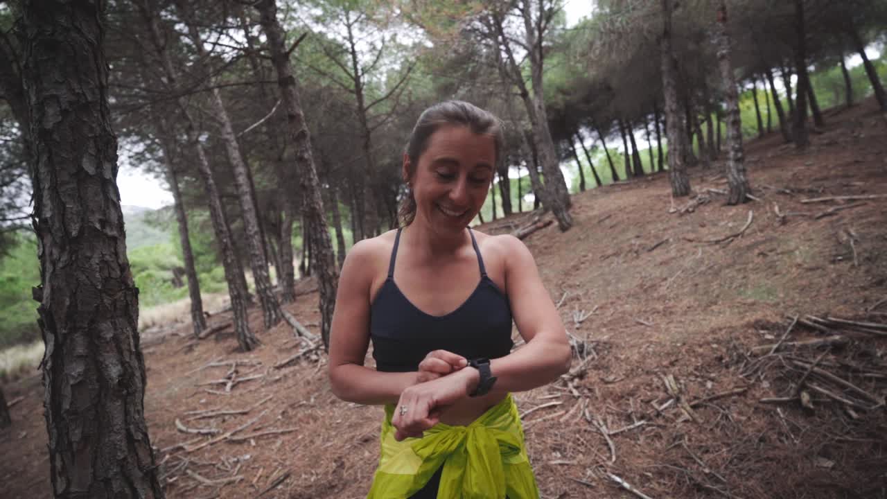 alegría de alcanzar nuevos hitos con running at the forest barcelona