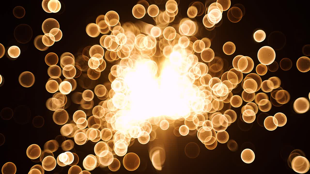 흑색 배경에서 날아다니는 추상적인 반이는 금 보케 (bokeh) 거품 입자, 오렌지색 은 금 보케 입자, 먼지가 슈퍼 슬로 모션 카메라 1000fps에서 공중에 날아다닙니다.