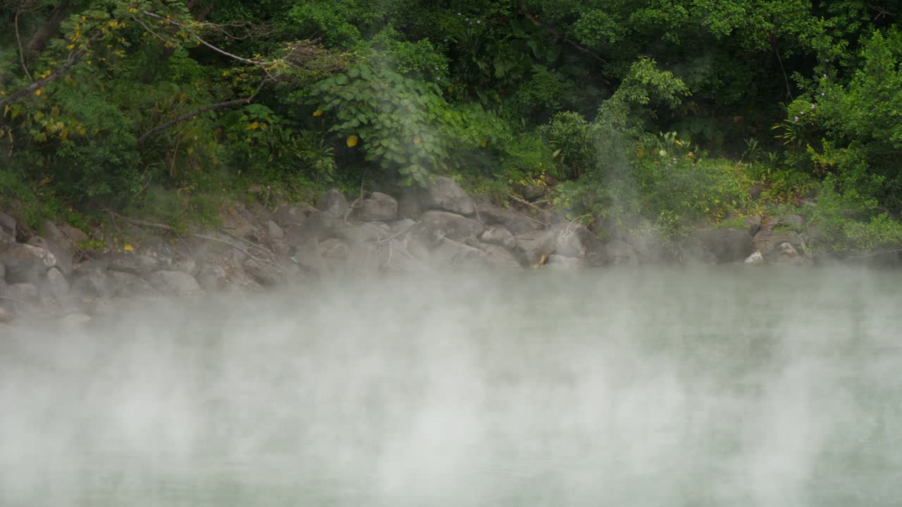 las aguas termales del valle en beitou, taiwán taipei