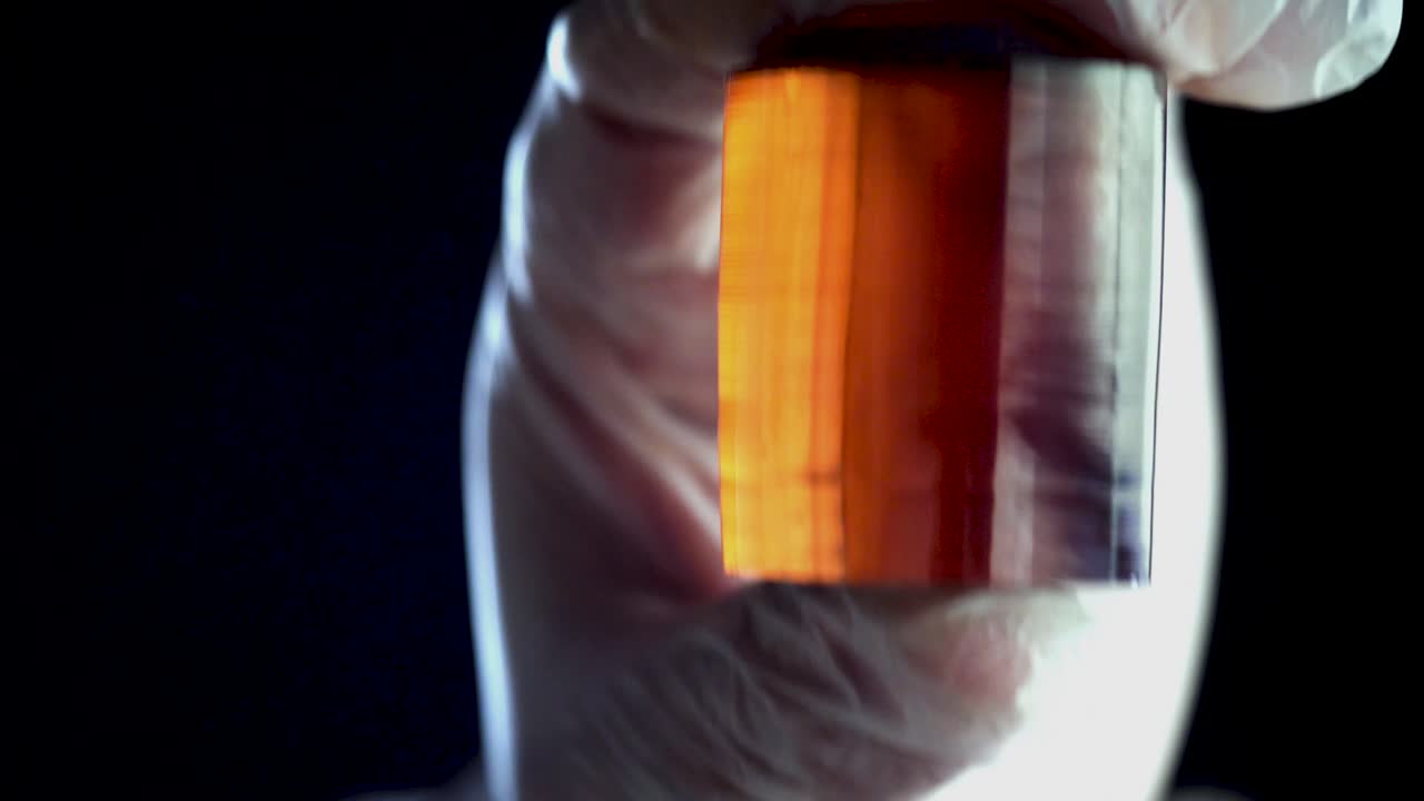 실린더 모양의 컨테이너를 사용하는 실험실 실험