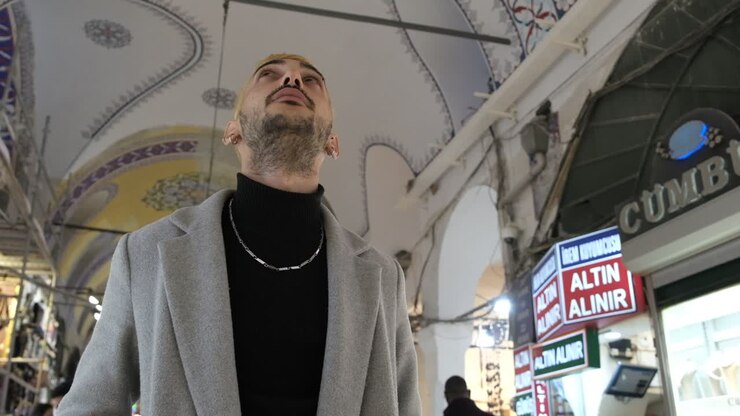 Giovane, cupola del Grand Bazaar