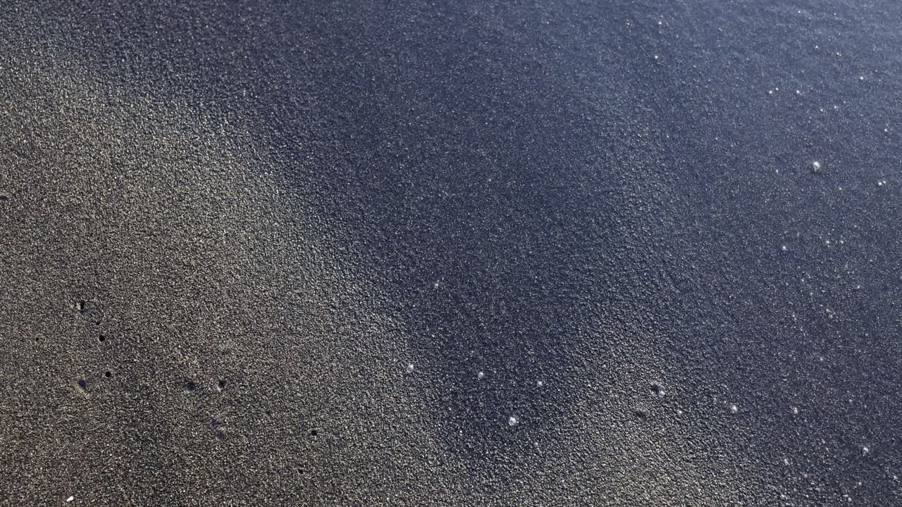 playa de arena negro