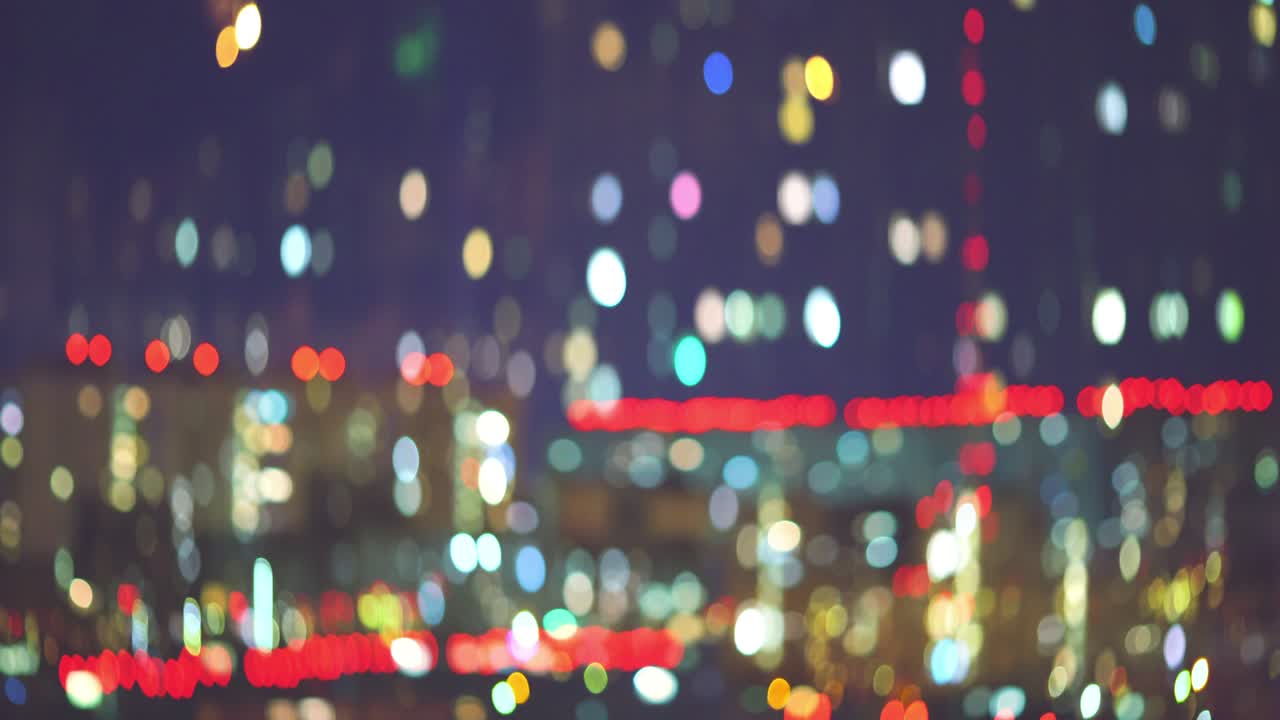 밤의 도시 불빛의 흐릿한 그림