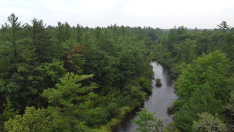 Michigan-Lake-County-Baldwin-Michigan-Drohne-Luftaufnahmen-Des-Flusses