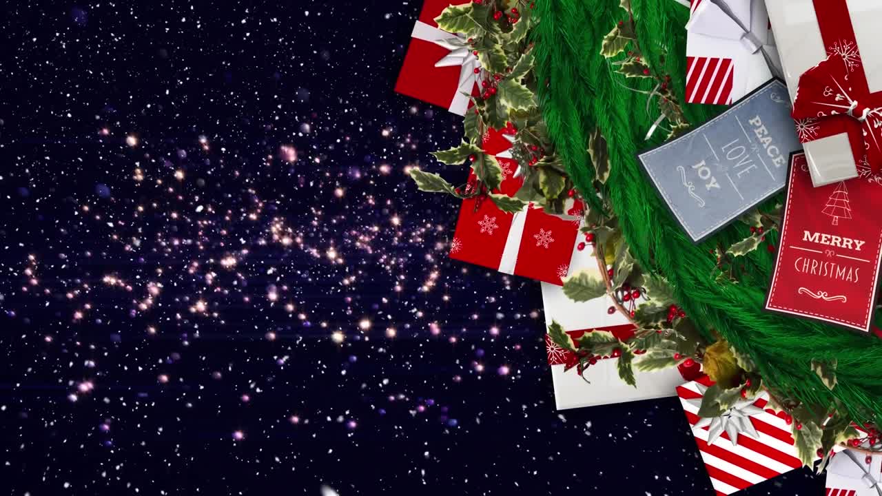 decoración de corona de navidad sobre la nieve que cae sobre el paisaje de invierno contra un fondo negro.