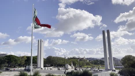 Lisboa,-Portugal:-Celebre-El-Día-De-La-Independencia-En-Lisboa:-Déjese-Encantar-Por-Los-Encantadores-Parques-Y-Jardines-Y-Experimente-La-Vibrante-Energía-De-La-Ciudad-En-Este-Día-Especial