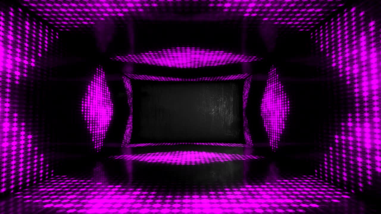 Luci al neon viola incandescenti su palco 4K - Video stock in loop