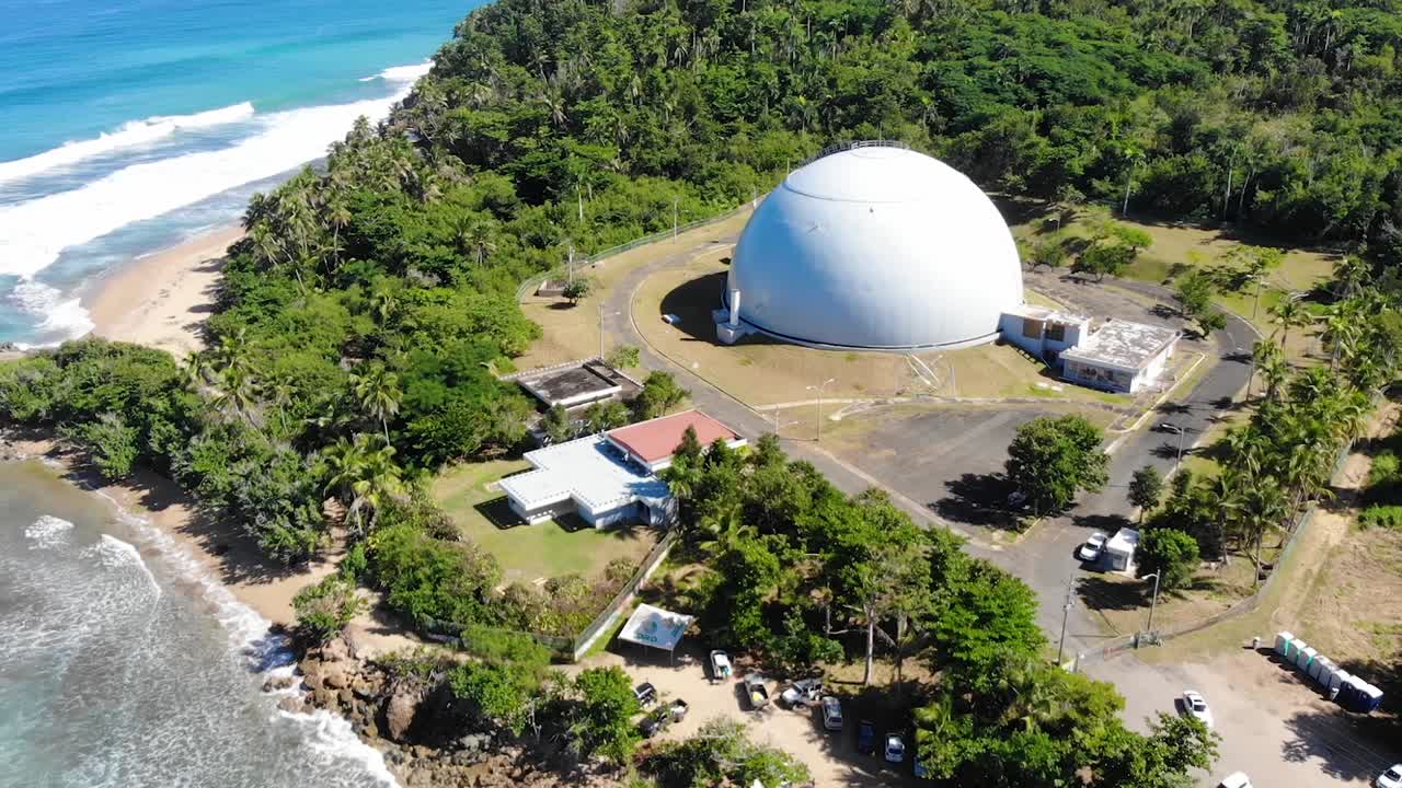 푸에르토리코 린콘에 있는 돔 해변의 공중 영상