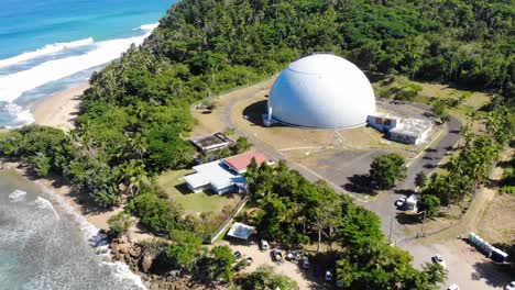 Imágenes-Aéreas-De-La-Playa-De-Los-Domos-En-Rincón,-Puerto-Rico.